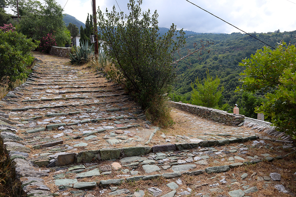 Alter Steinweg in Makrinitsa.