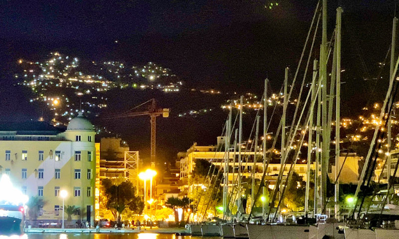 Yachthafen von Volos bei Nacht