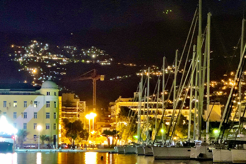 Yachthafen von Volos bei Nacht