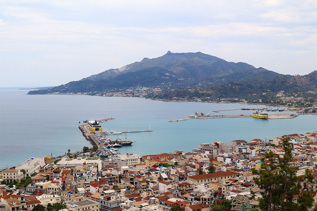 Zakynthos-Stadt von Bochali aus.