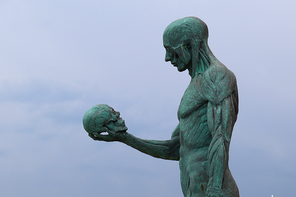 Statue in Zakynthos-Stadt.