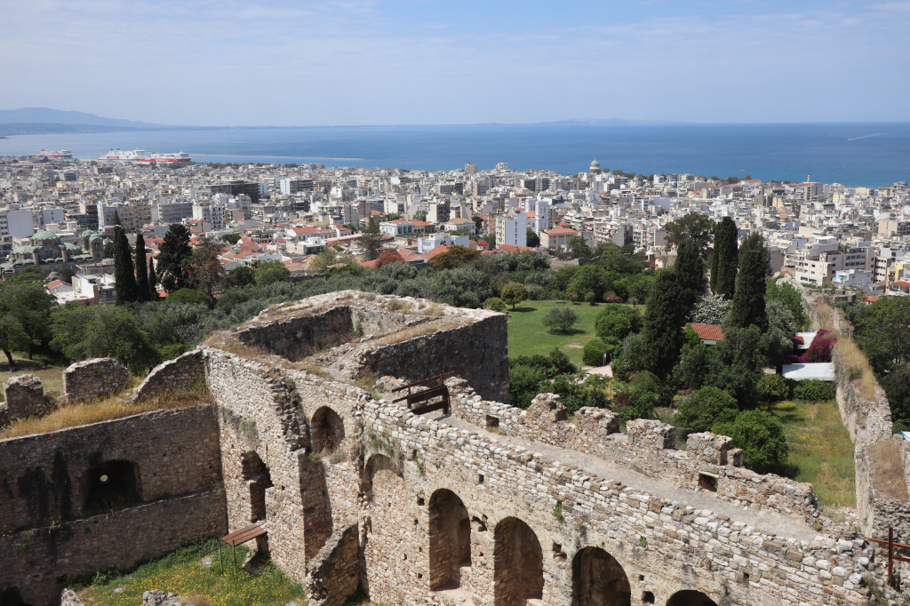 Blick von der Burg hinunter auf Patras.