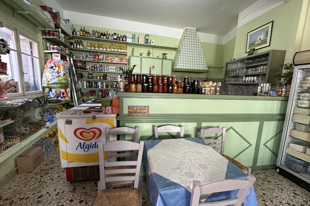 Taverne Tereza in Mirsini.