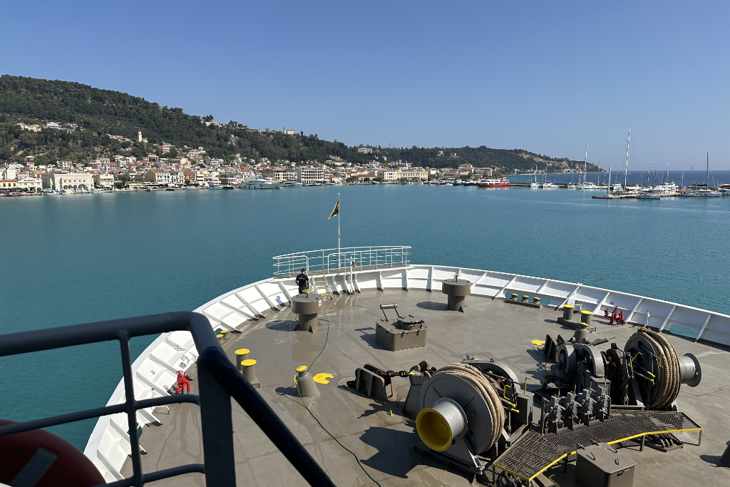 Einfahrt in den Hafen von Zakynthos.