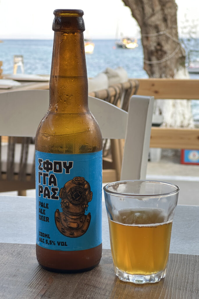 Das Kalymnos-Bier Sfougaras (Schwamm) wird allerdings auf Korfu gebraut.