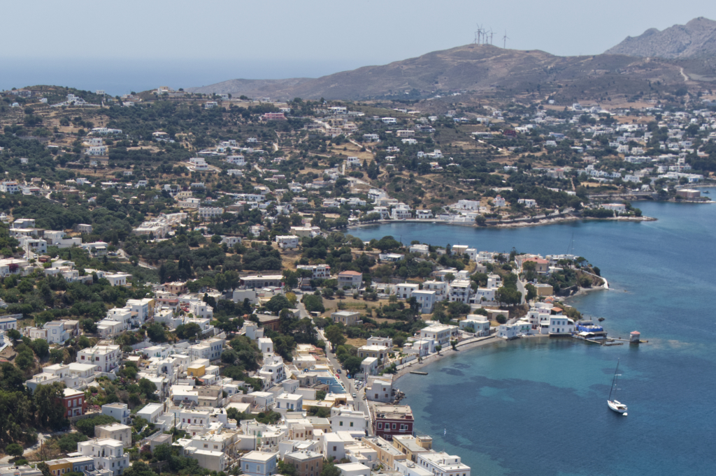 Der quirlige Hafenort Agia Marina.