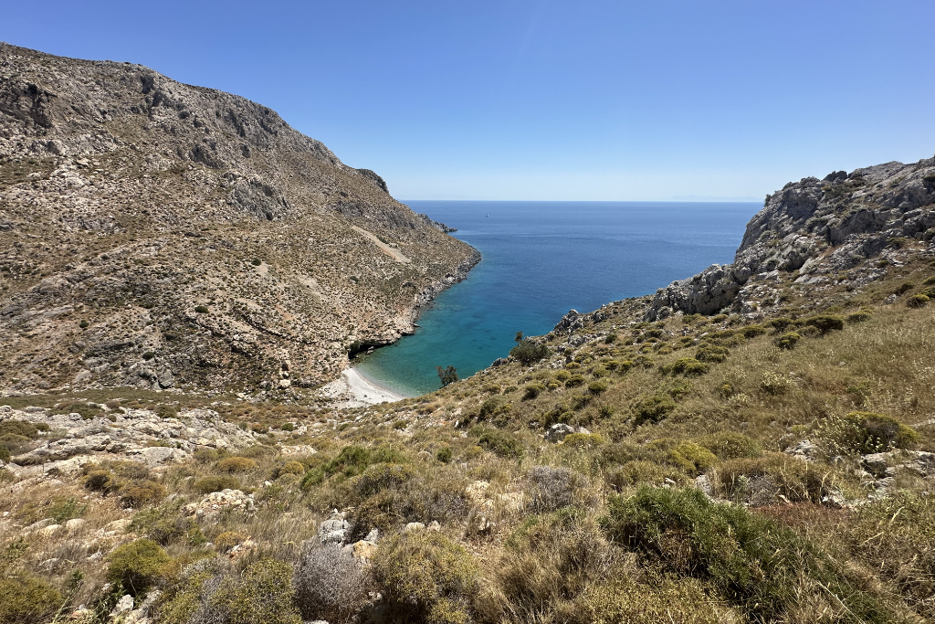 Der nicht ganz leicht zu erreichende Kryfos-Strand.