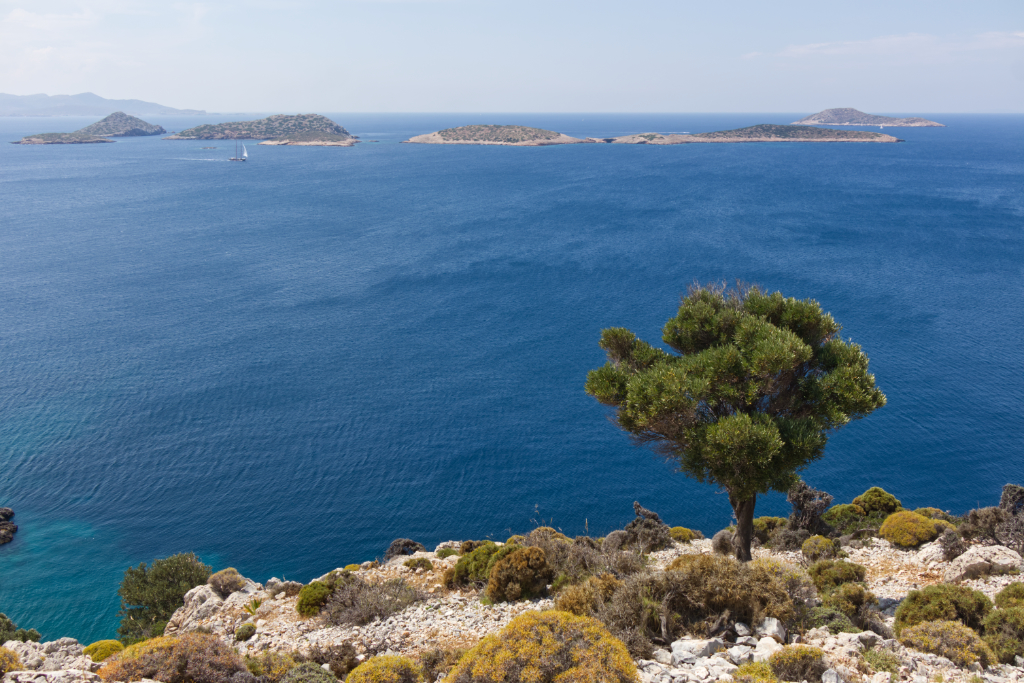Fantastische Ausblicke bei der Wanderung auf Lipsi.