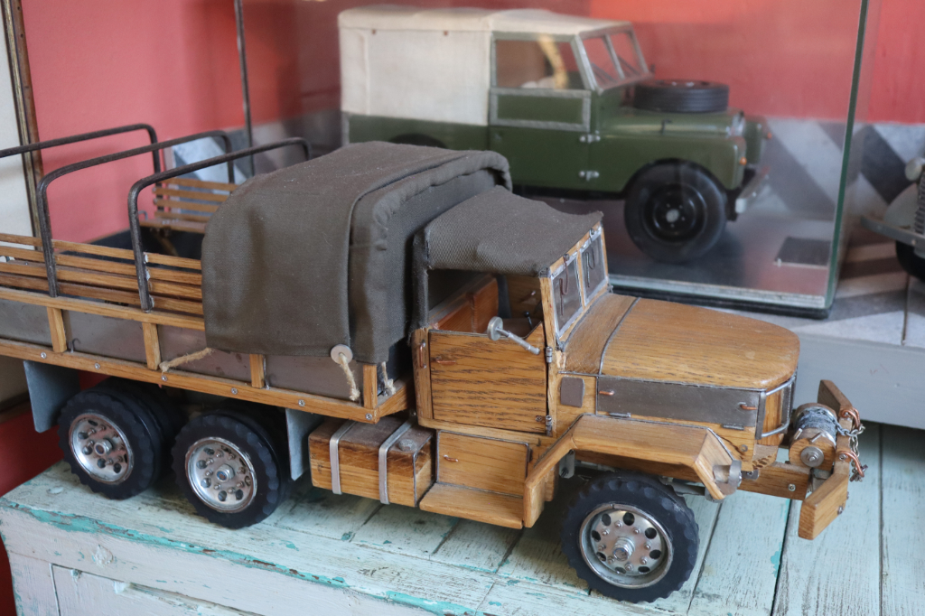 Das Hobby von Andreas, der Modellbau hat ebenfalls Platz im kleinen Geschäft.